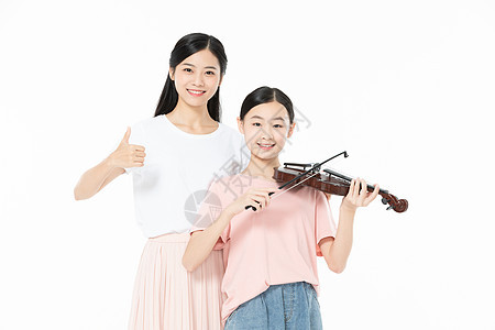 老师教青少年学生拉小提琴图片
