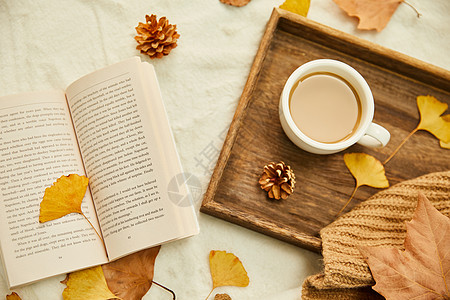 秋日落叶秋日咖啡和书本背景