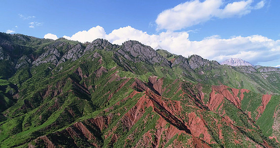 新疆喀纳斯湖新疆天山背景