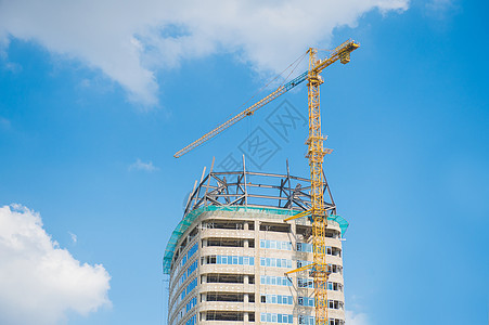 建筑塔吊和建造中的楼房背景图片