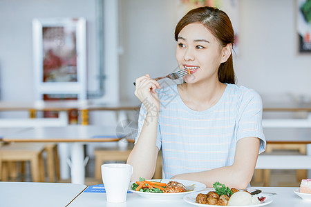 孕妇餐厅吃西餐图片