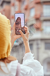 旅游博主手机拍照打卡特写高清图片