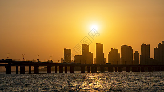 大海落日城市落日剪影背景