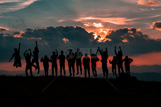 夕阳人像剪影摄影图片图片