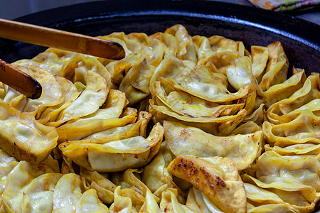 煎饺促销南京特色小吃牛肉锅贴背景