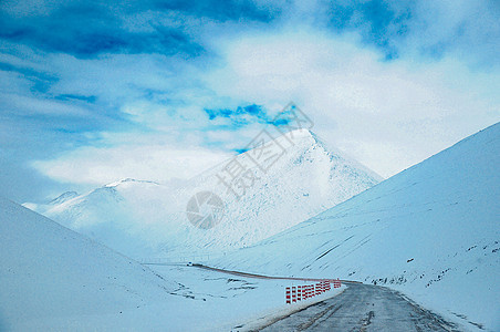 纳木措道路雪山图片