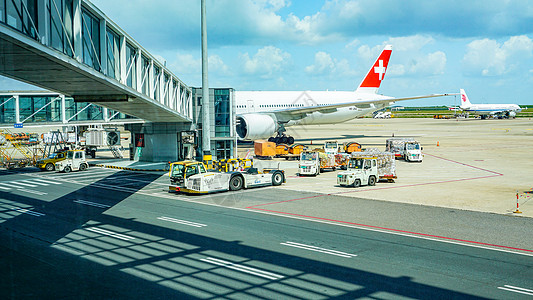 飞机设备浦东机场飞行区特种车辆背景