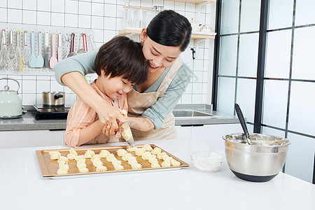 母子烘培居家烘烤饼干图片