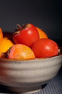 碗里的柿子图片