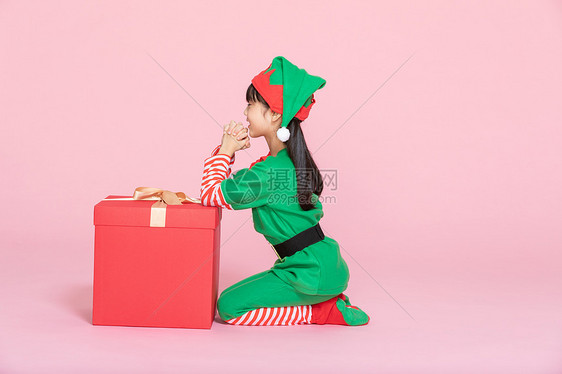 儿童小女孩欢乐庆祝圣诞节图片