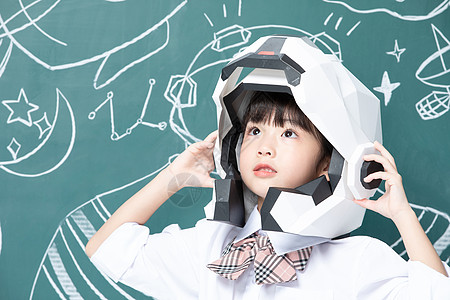  儿童小女孩戴卡通头盔航天梦想图片