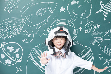  儿童小女孩戴卡通头盔航天梦想图片