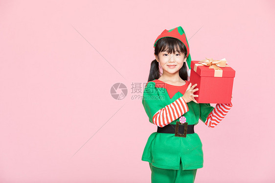 可爱小女孩cos装扮过圣诞节拿礼物盒图片