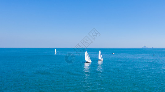海上帆船青岛海中的帆船背景