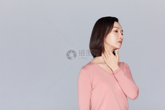 女性身体不适按摩脖子图片