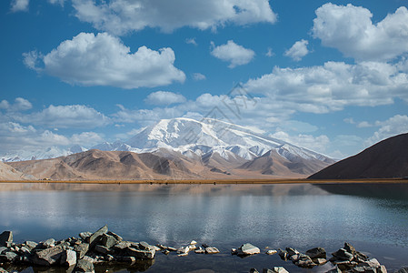 喀拉俊喀拉库勒湖风光背景