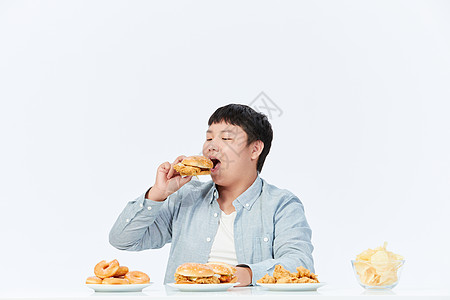 青少年小胖墩吃汉堡高清图片