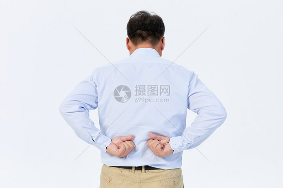 腰肌劳损的中年男性图片