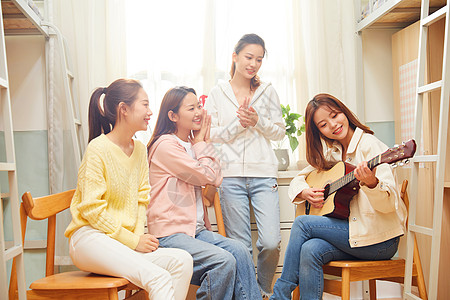 文艺女女学生宿舍弹吉他唱歌背景