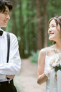 幸福情侣甜美婚纱照图片