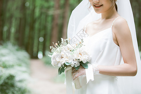 模特结婚素材拿手捧花的甜美新娘特写背景