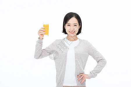 拿着果汁的女性喝果汁的人背景图片