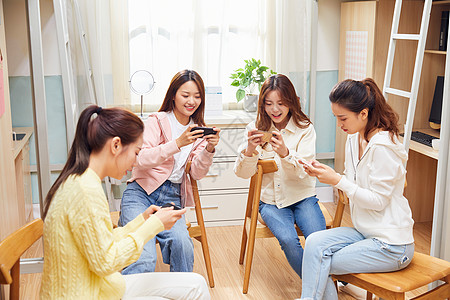 女学生宿舍一起玩手游背景图片