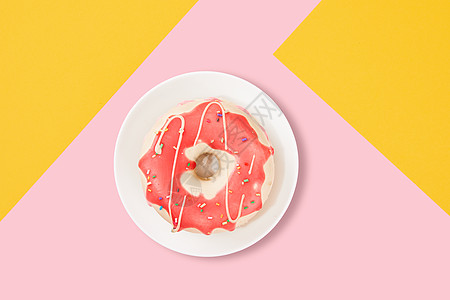 拼接色彩背景上的甜甜圈图片