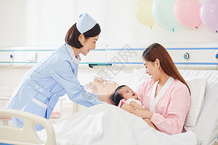 高档月子中心护工照顾母婴图片