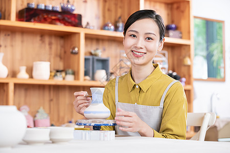 美女匠人陶艺彩绘背景