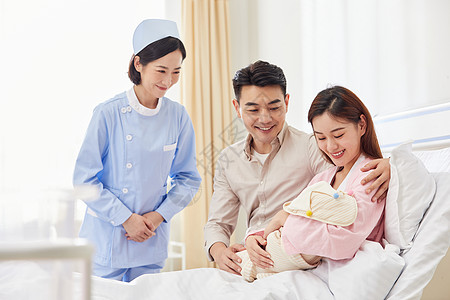 月子中心护工问候新生儿父母背景图片