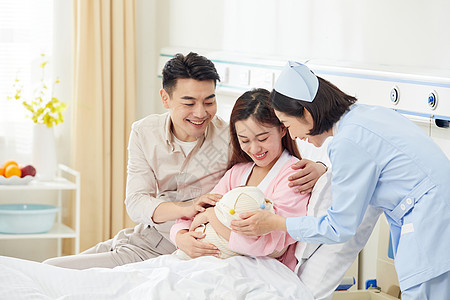 父母和宝宝月子中心护工和新生儿父母交流背景