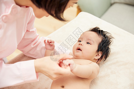 医院服务素材高档月子中心护工和婴儿互动背景