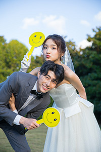 欧美情侣浪漫户外时尚情侣婚纱写真背景