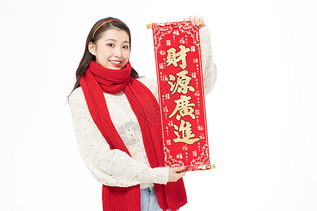 冬季可爱少女拿春联迎新年春节图片