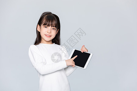 小女孩手指平板电脑背景图片