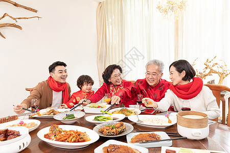 新春家庭团圆年夜饭图片