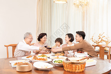 中国传统文化家庭团聚幸福一家人聚餐干杯背景