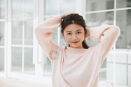 头发模特美女独居生活度假绑头发背景