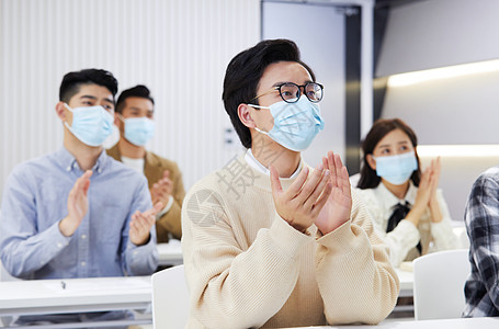 上课培训的课堂认真听课的学生高清图片