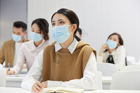 上课培训的课堂认真听课的学生高清图片