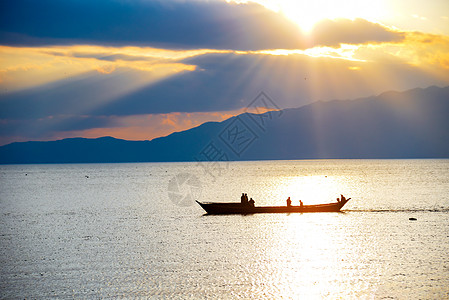 云南玉溪抚仙湖落日自然风光背景