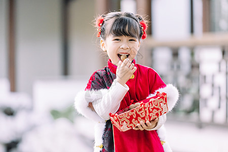 汉服中国风可爱儿童过新年吃糖果图片