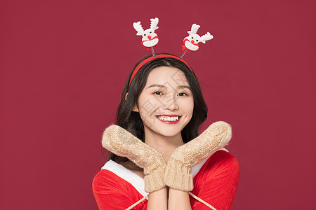圣诞美女写真甜美女性戴手套过圣诞背景