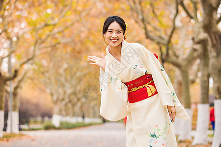 日本女孩户外和服美女打招呼甜美形象背景