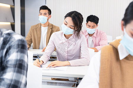 学院疫情期间大学生戴口罩听课上课背景