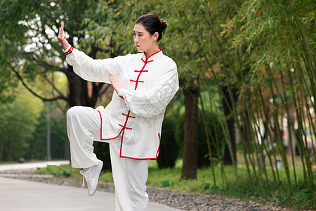 足球报：退出中超争冠未泄气，蓉城在亚冠尊严之战守住出线希望