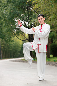 每体：若下赛季阿隆索还在维尼修斯就想走，巴黎是他的理想下家