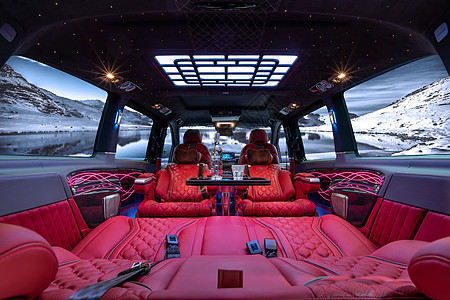 粉色星空冰雪红妆-冰天雪地中的车内世界背景