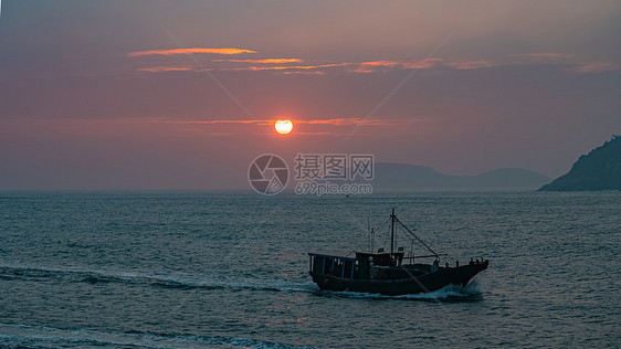 海上捕鱼船队图片